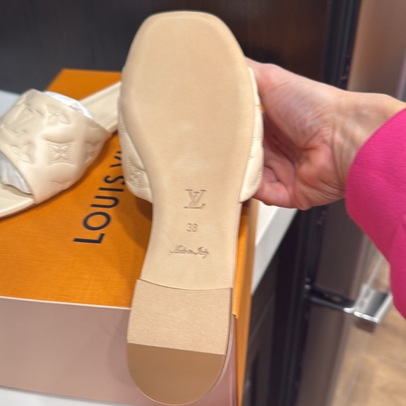 BNIB LOUIS VUITTON NUDE EMPRIENTE LEATHER SLIDES SIZE 38 - Picture 4 of 4